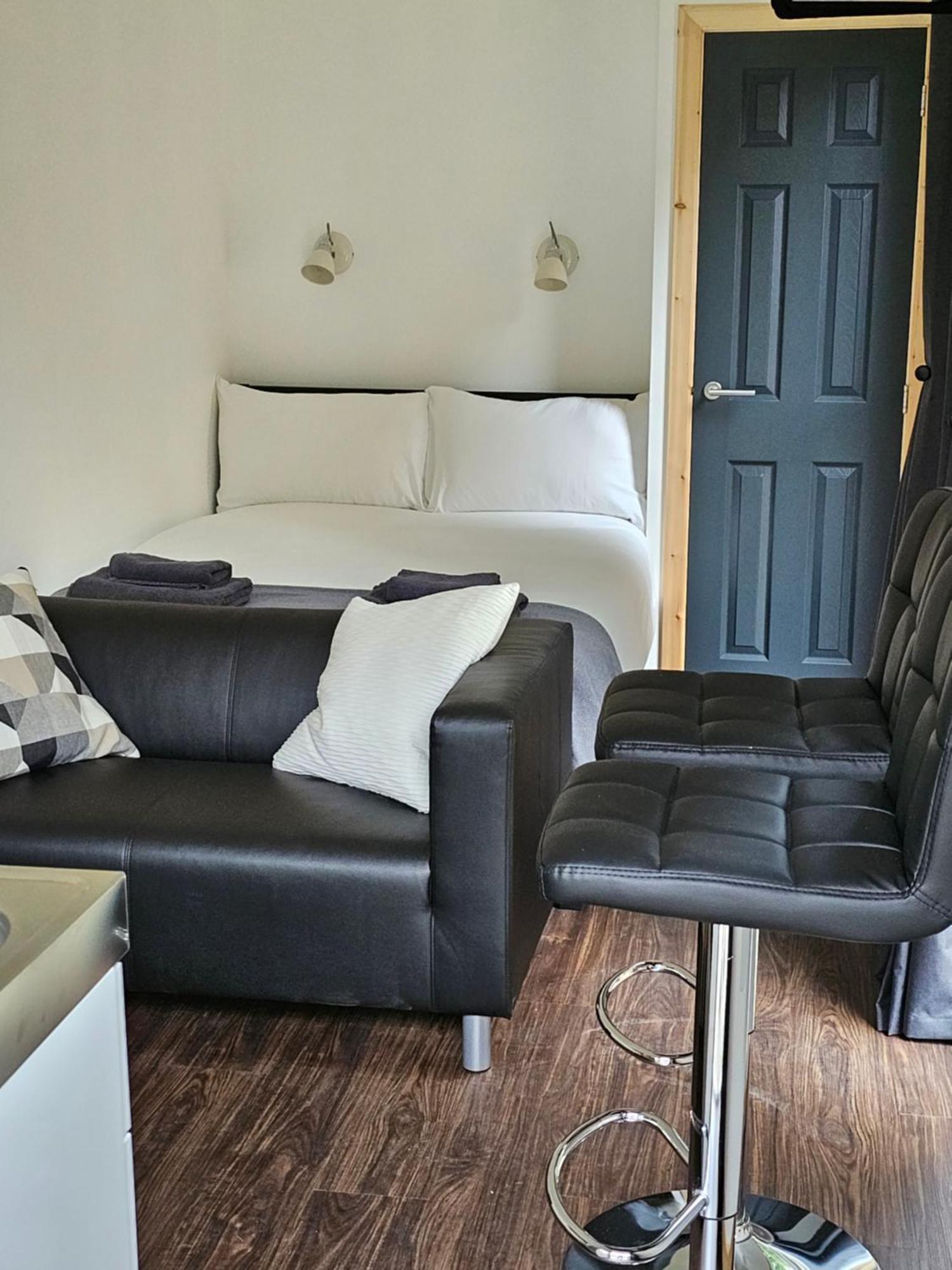 A Unique Experience In A Converted Shipping Containers, Glamness Is Adults Only Inverness Extérieur photo