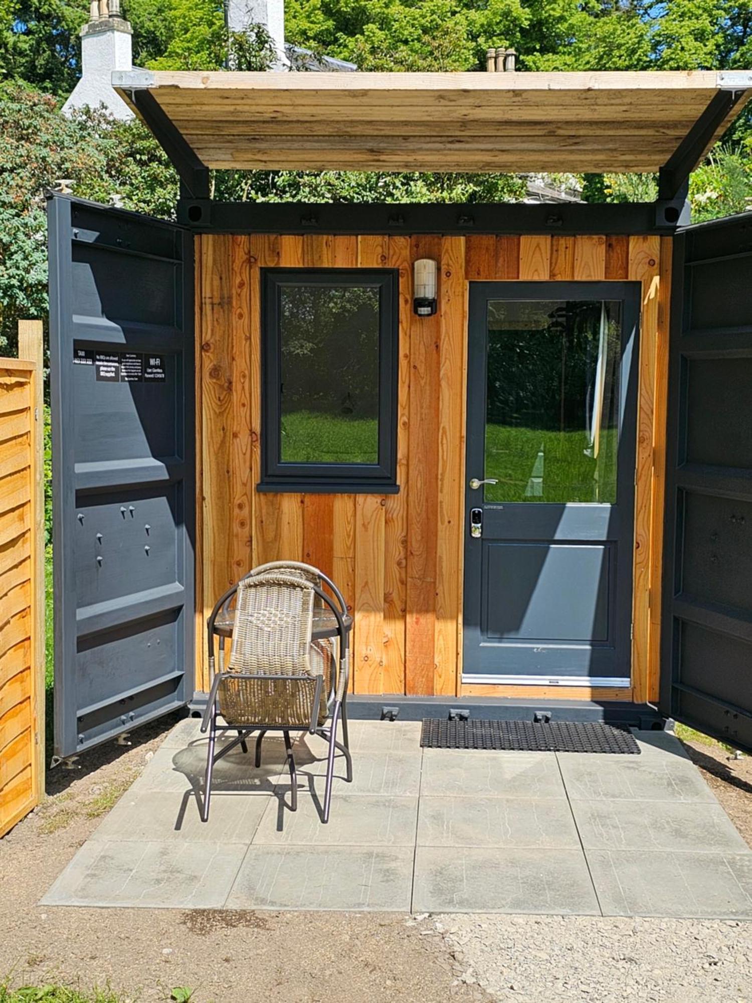 A Unique Experience In A Converted Shipping Containers, Glamness Is Adults Only Inverness Chambre photo