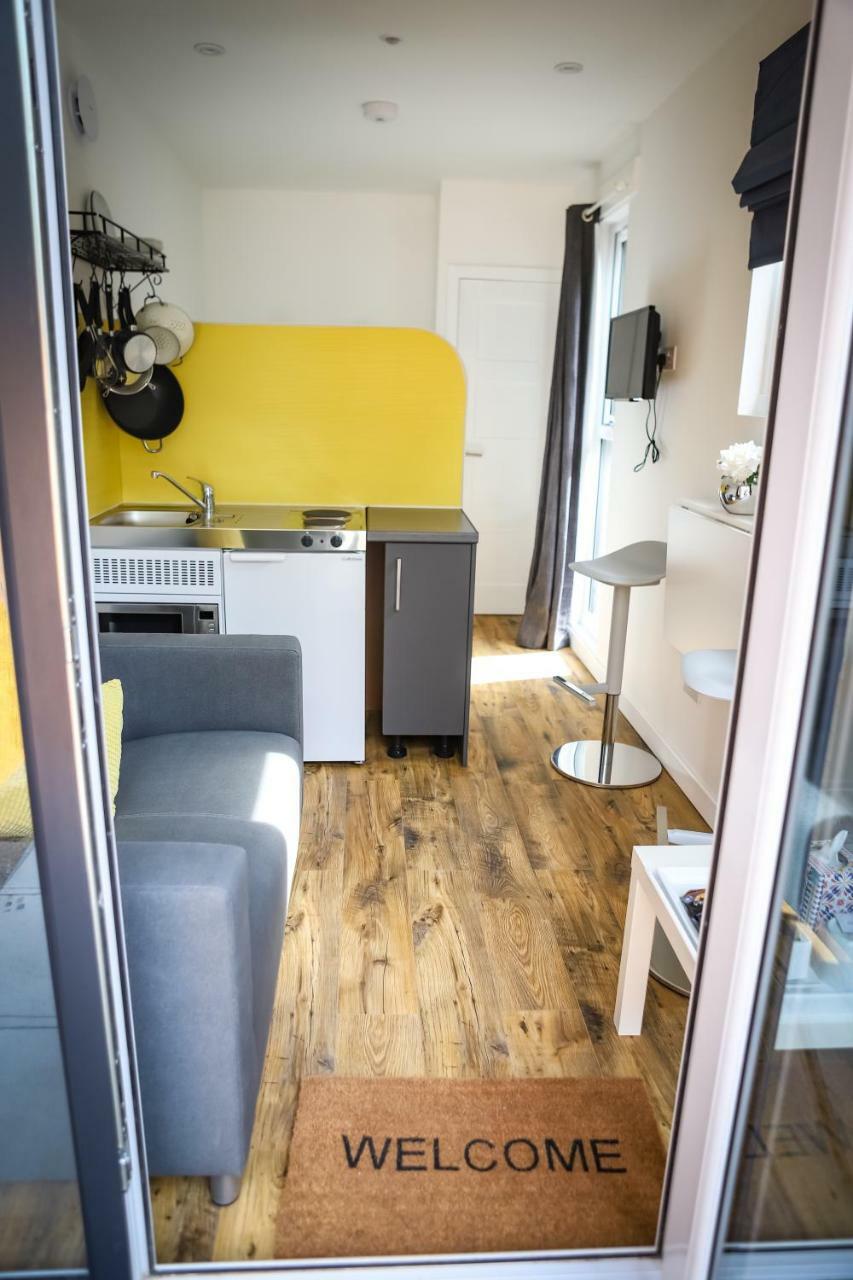 A Unique Experience In A Converted Shipping Containers, Glamness Is Adults Only Inverness Extérieur photo
